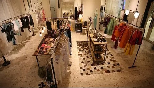 服裝店陳列與色彩竟然如此重要！服裝服飾零售的藝術與科學