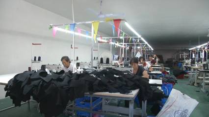 扶貧車(chē)間開(kāi)在家門(mén)口 鄉(xiāng)親增收好幾萬(wàn)